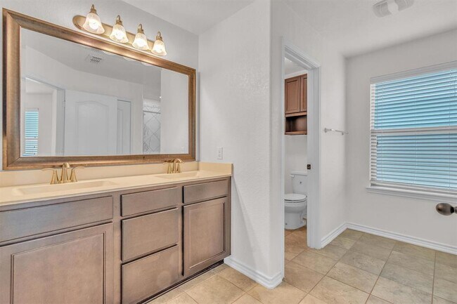Building Photo - 3894 Bentwood Way