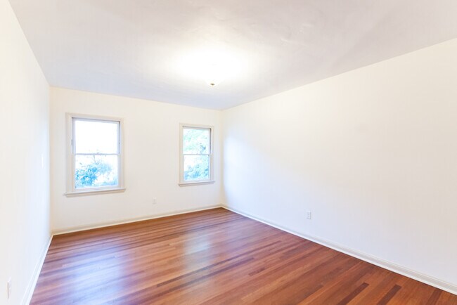 Building Photo - 1066  S Genesee-