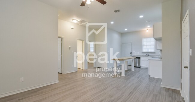 Building Photo - $1515! Beautiful Corner lot home in Fort Worth! Available NOW!