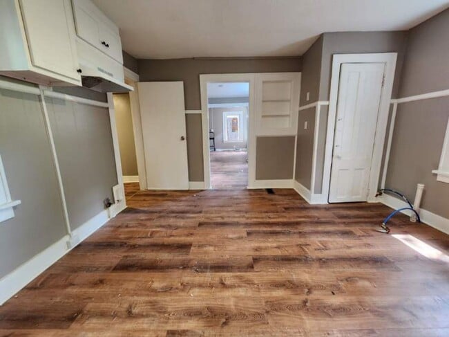 Building Photo - Three Bedroom Single Family Home!