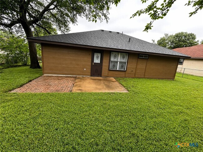 Building Photo - 2606 Timberline Dr