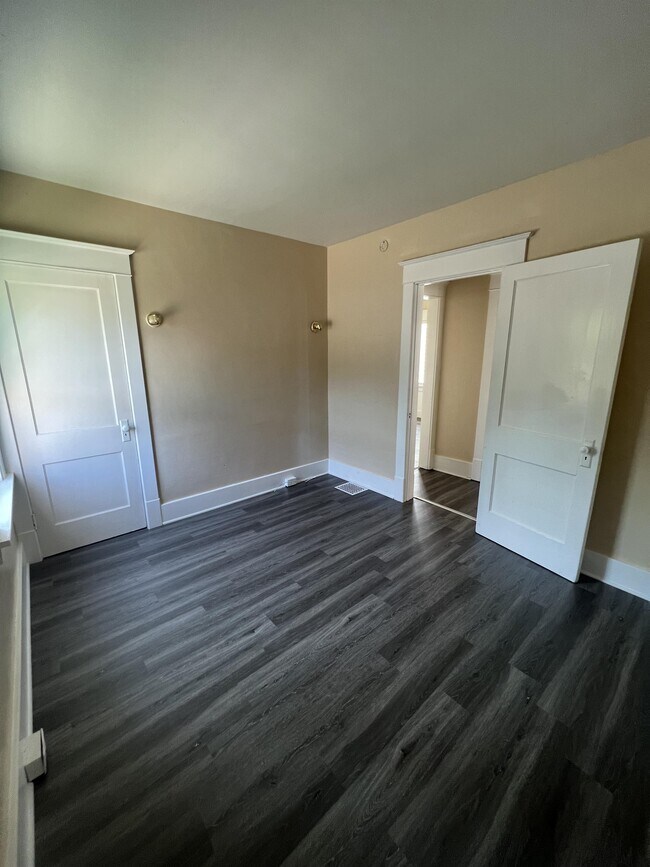 Building Photo - 310 Chelsea Pl