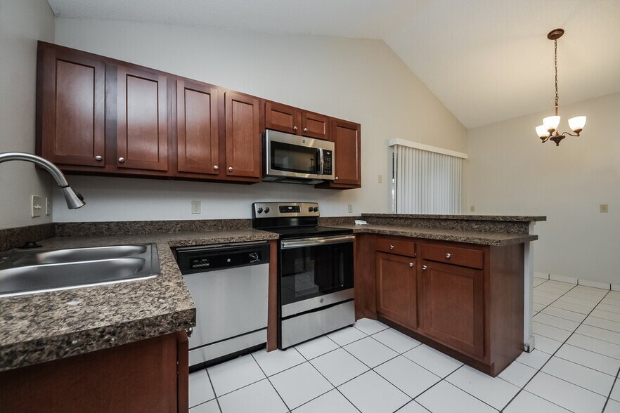 Building Photo - 711 White River Dr