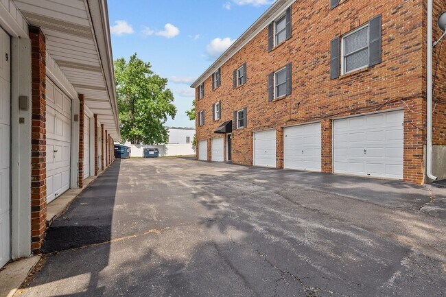 Building Photo - 341 W Pacific Ave