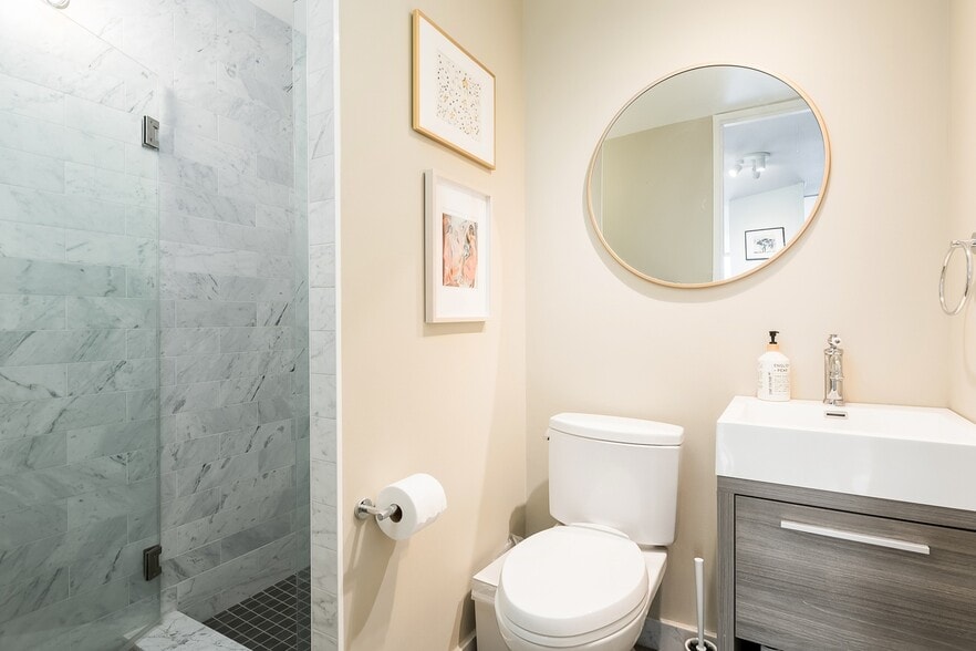 Building Photo - 345 W Fullerton Pky