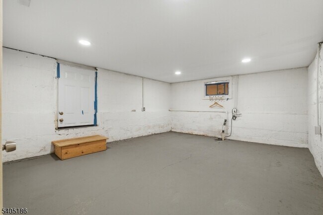 Building Photo - 509 Centre St