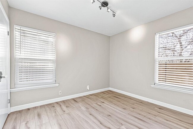Building Photo - 2919 Pecan Springs Rd