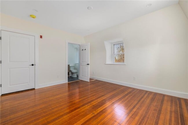 Building Photo - 67 Perry St