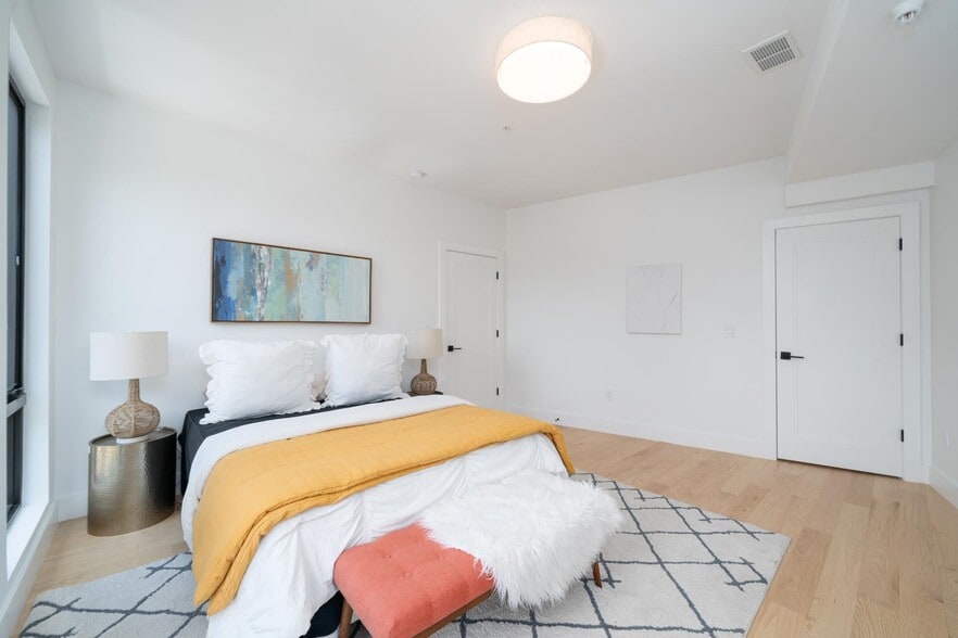 Building Photo - 10 Brinkerhoff St