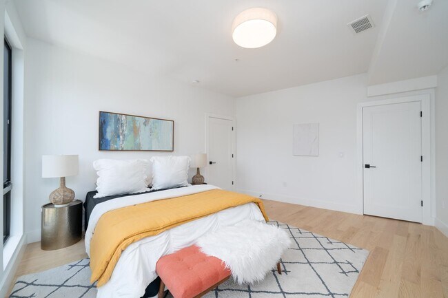 Building Photo - 10 Brinkerhoff St