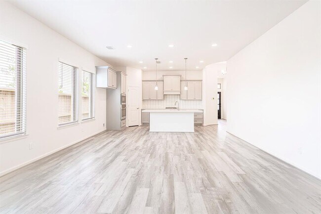 Building Photo - 2850 Orange Leaf Dr
