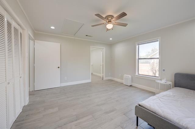 Building Photo - 304 Oak Dr