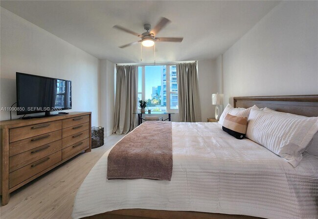 Building Photo - 3505 S Ocean Dr