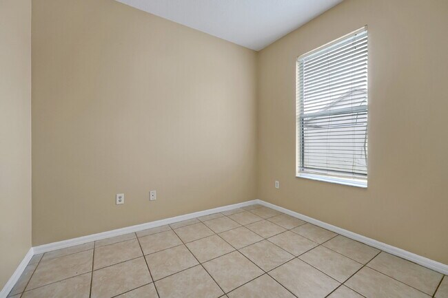 Building Photo - "Charming 3-Bed, 2-Bath Condo Oasis in Orlando – 1,000 Sq Ft of Comfort!"