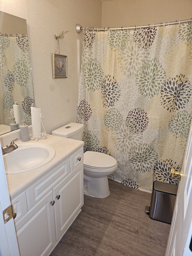 Building Photo - 109 Hardwood Dr