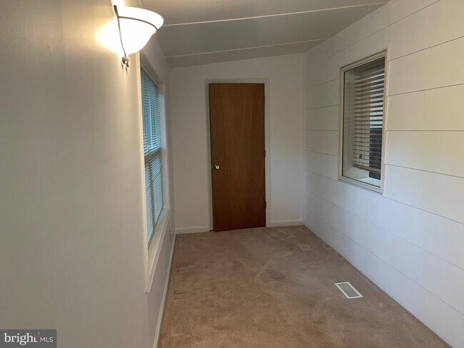 Building Photo - 158 Bifrost Way