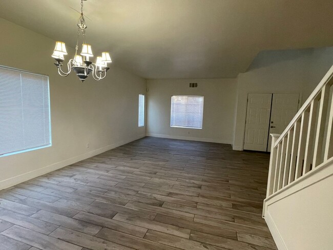 Building Photo - Victorville- Tanamera Home-  4 Bedrooms, 3...