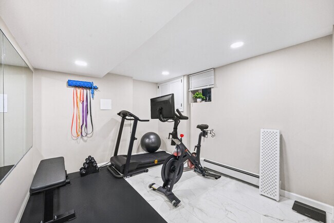 Building Photo - 16 E 32nd St