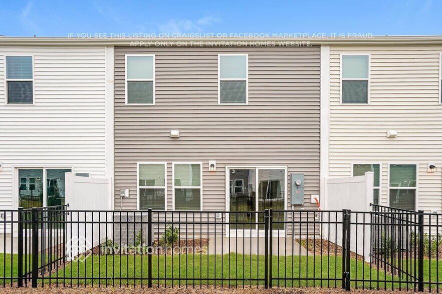 Building Photo - 806 Holiday Pk Ln