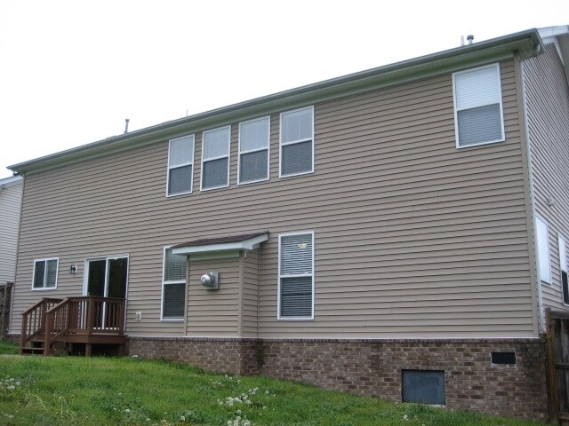 Building Photo - 126 Legends Dr
