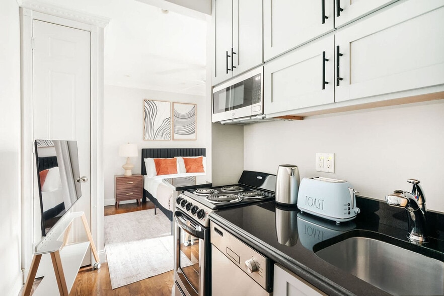 Building Photo - 234 Mott St