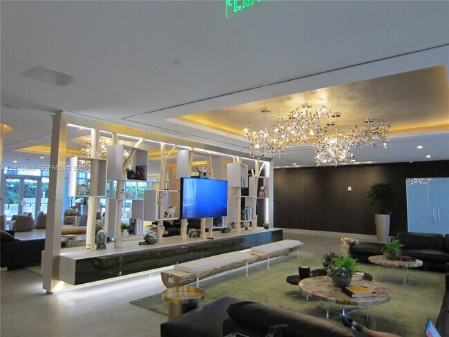 Building Photo - 488 NE 18th St