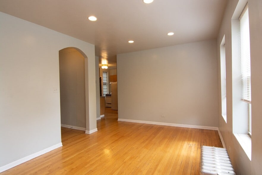 Building Photo - 4220 N Paulina St