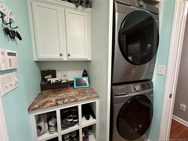 Building Photo - 2240 Sir Michael Dr