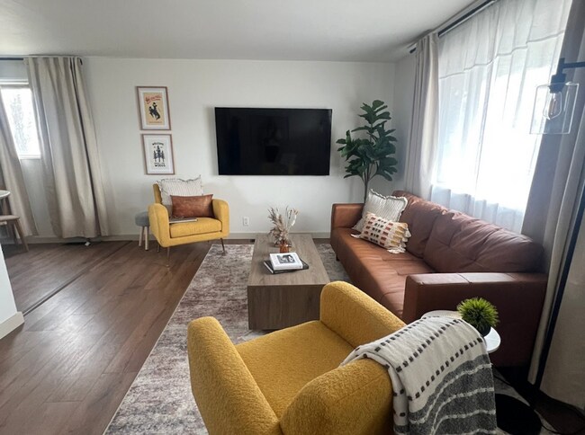 Building Photo - Fully Furnished 3BR | Renovated | All Utilities Included | Ideal for 30+ Day Stays