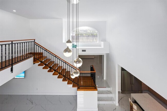 Building Photo - 1651 SW 13th Ave