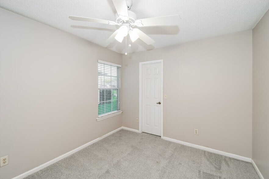Building Photo - 3571 Barbizon Ct