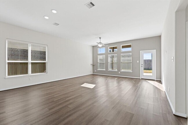Building Photo - 31423 Elkcreek Bend Dr