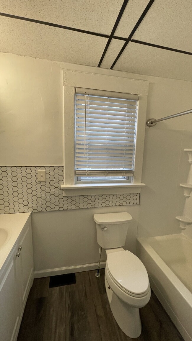 Building Photo - Cozy, Updated 1-Bed Apartment Near Downtown Sharon with In-Unit Laundry!