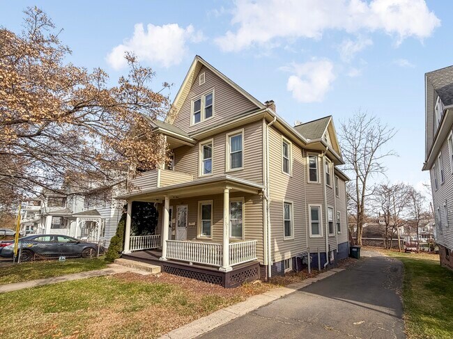 Building Photo - 634 High St