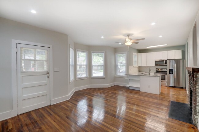 Building Photo - Completely Renovated - Three Bedroom, Two ...