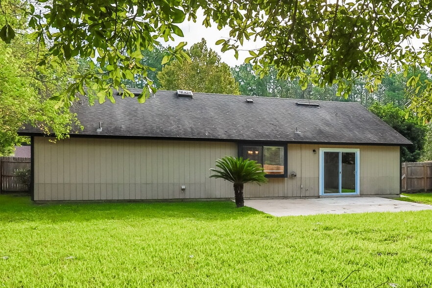 Building Photo - 1752 St Ives Dr