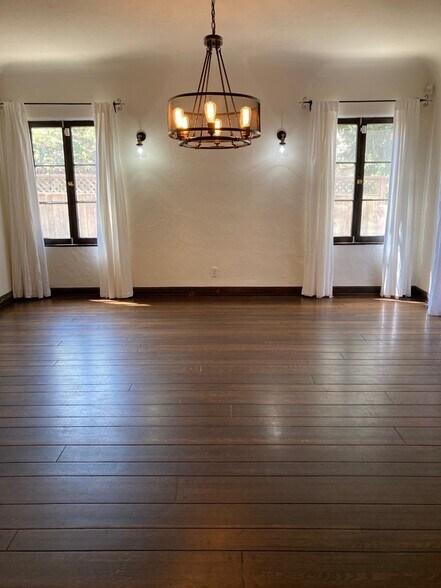 Building Photo - 400 S Citrus Ave