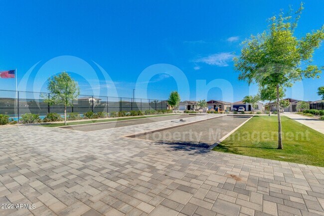 Building Photo - 9830 E Tahoe Ave