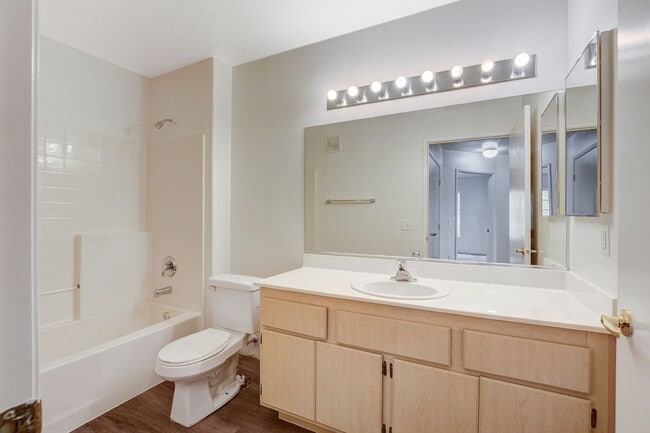Building Photo - Freshly Renovated 2 Bedroom Condo
