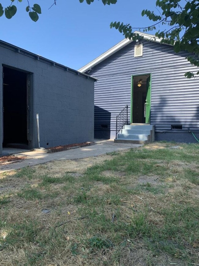 Building Photo - 405 E Rickenbacker Dr