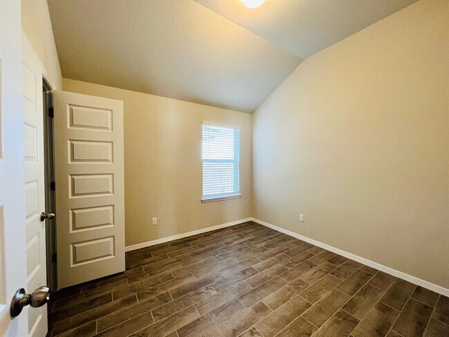 Building Photo - 200 Living Reef Dr