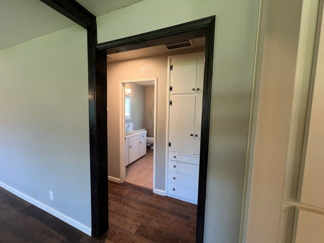 Building Photo - 2 bedroom country home in Escalon!