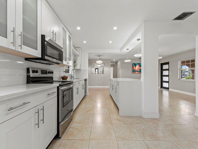 Building Photo - 3605 SW 122nd Pl