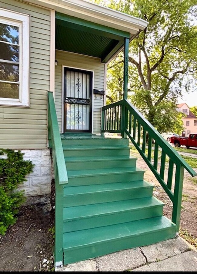 Building Photo - 7202 S Marshfield Ave