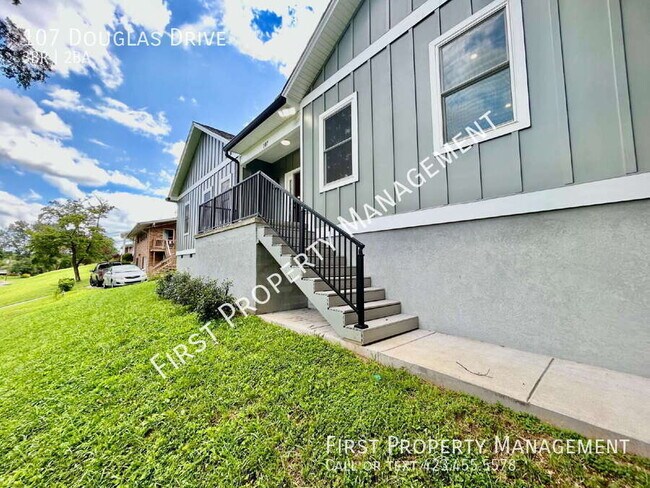 Building Photo - 107 Douglas Dr