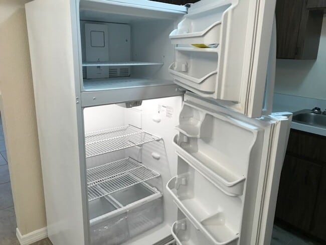 Building Photo - Conveniently located to I-4