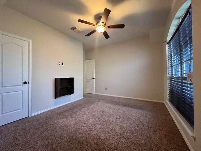 Building Photo - 13923 White Oak Springs Dr