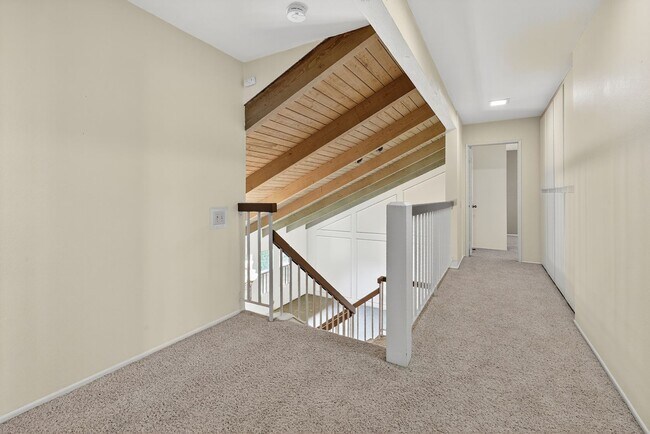 Building Photo - 5BR; 3BA Pool Home with Stunning Views in ...