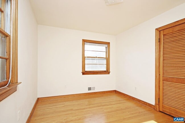 Building Photo - 706 Grove Ave
