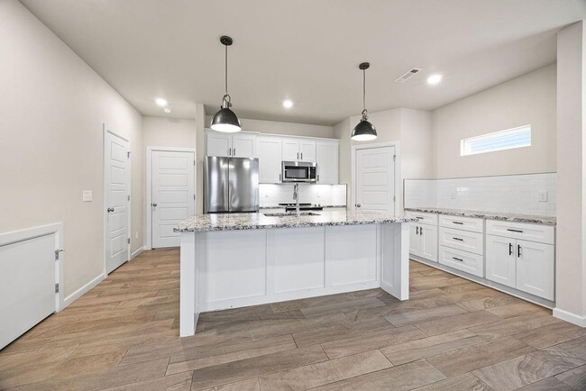 Building Photo - 1721 W Whitney Ln